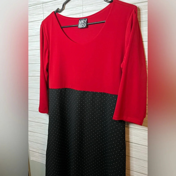 Lightweight Color Block Dress - Picture 7 of 7